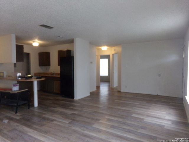 1371 Bayou, San Antonio, TX 78245