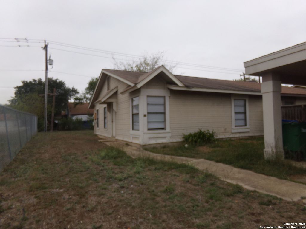 1371 Bayou, San Antonio, TX 78245