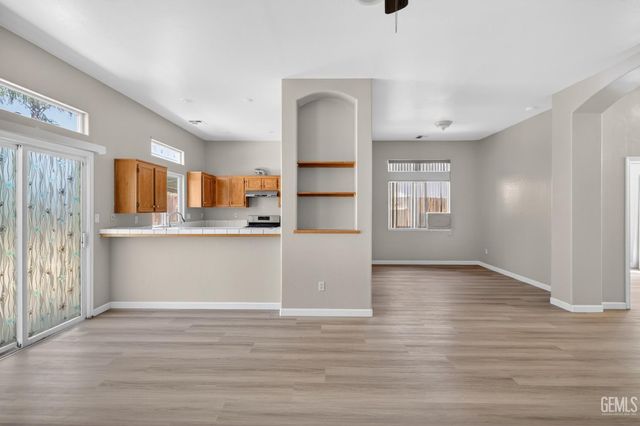6710 Leaf Valley Drive, Bakersfield, CA 93313