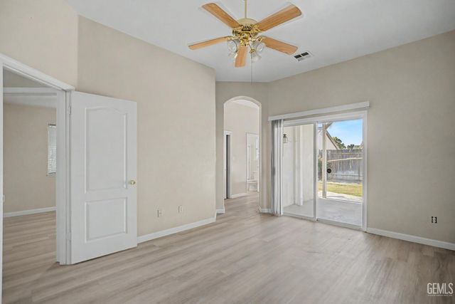 6710 Leaf Valley Drive, Bakersfield, CA 93313