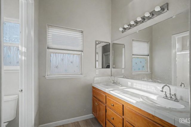 6710 Leaf Valley Drive, Bakersfield, CA 93313