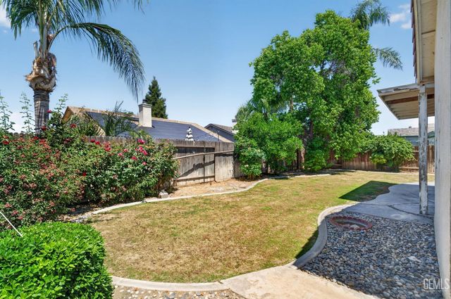 6710 Leaf Valley Drive, Bakersfield, CA 93313