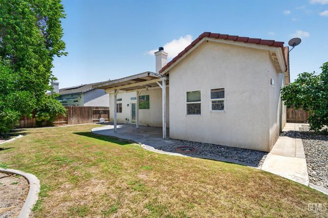 6710 Leaf Valley Drive, Bakersfield, CA 93313