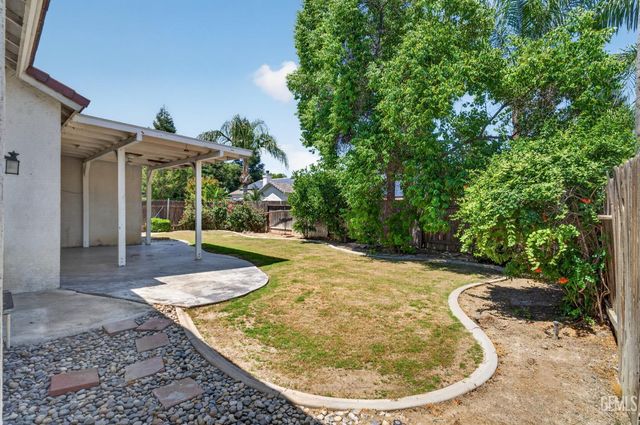 6710 Leaf Valley Drive, Bakersfield, CA 93313