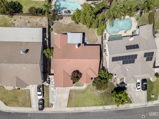 6710 Leaf Valley Drive, Bakersfield, CA 93313