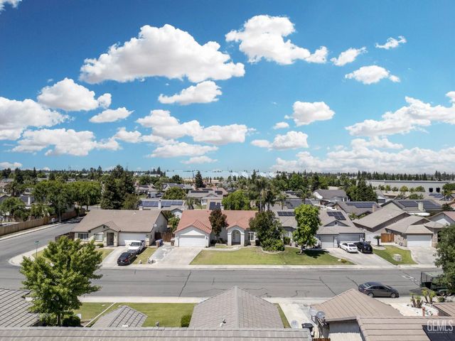 6710 Leaf Valley Drive, Bakersfield, CA 93313