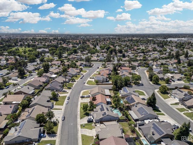 6710 Leaf Valley Drive, Bakersfield, CA 93313