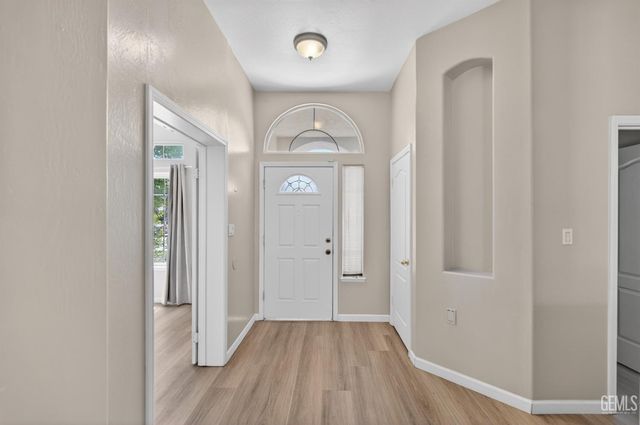 6710 Leaf Valley Drive, Bakersfield, CA 93313