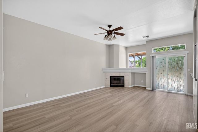 6710 Leaf Valley Drive, Bakersfield, CA 93313