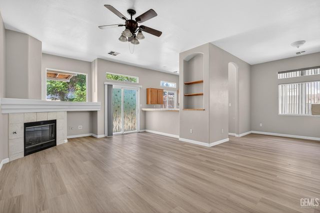 6710 Leaf Valley Drive, Bakersfield, CA 93313