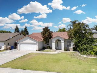6710 Leaf Valley Drive, Bakersfield, CA 93313