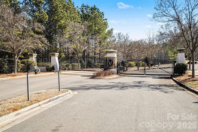 5021 El Molino Drive, Charlotte, NC 28214