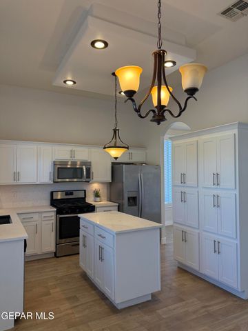 3045 WOODHEAD Place, El Paso, TX 79938