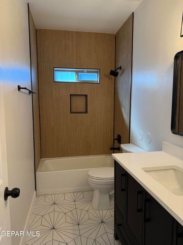 3045 WOODHEAD Place, El Paso, TX 79938