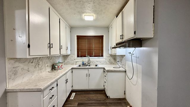 2308 AVENUE B, Council Bluffs, IA 51501