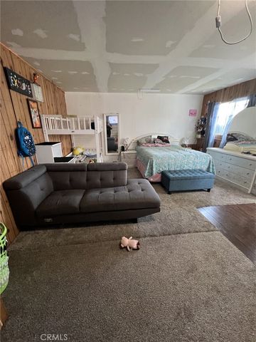 9850 Cypress Avenue, Fontana, CA 92335