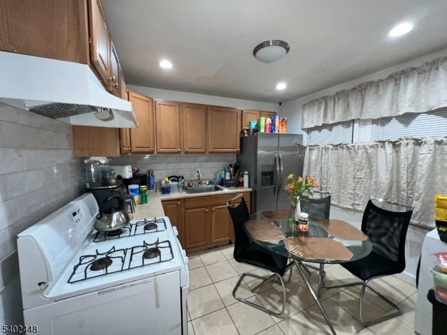 15 Wade St, Jersey City, NJ 07305