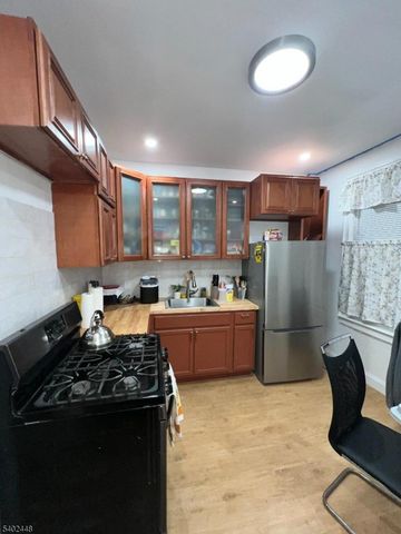 15 Wade St, Jersey City, NJ 07305