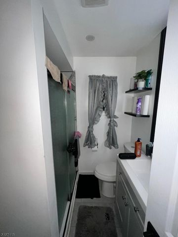 15 Wade St, Jersey City, NJ 07305