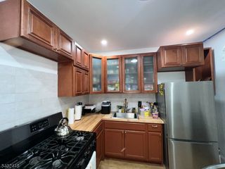 15 Wade St, Jersey City, NJ 07305