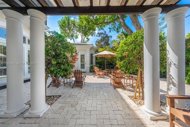 6900 Altamira St, Coral Gables, FL 33146