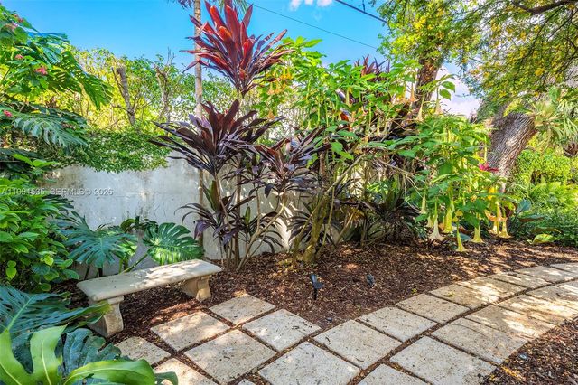 6900 Altamira St, Coral Gables, FL 33146
