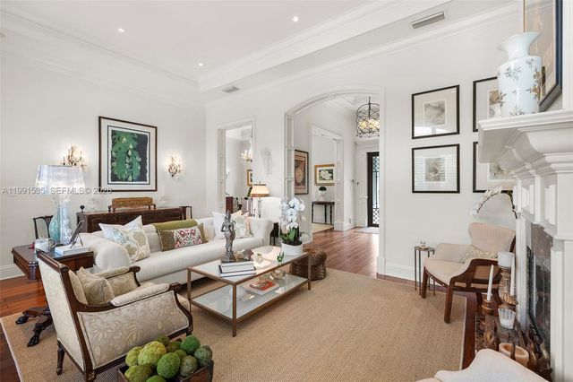 6900 Altamira St, Coral Gables, FL 33146