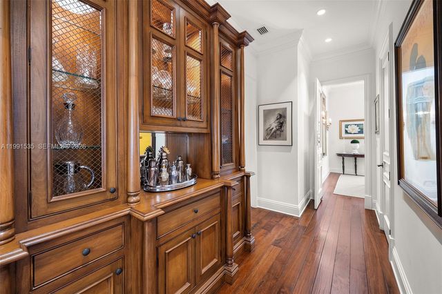 6900 Altamira St, Coral Gables, FL 33146