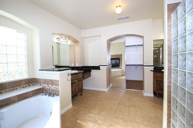 2719 Explorador, Grand Prairie, TX 75054