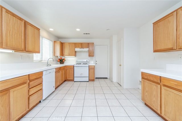 15083 Linking Ln, Victorville, CA 92394