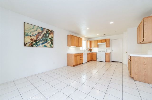 15083 Linking Ln, Victorville, CA 92394