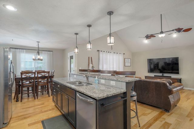 1309 S Appomattox Avenue, Republic, MO 65738