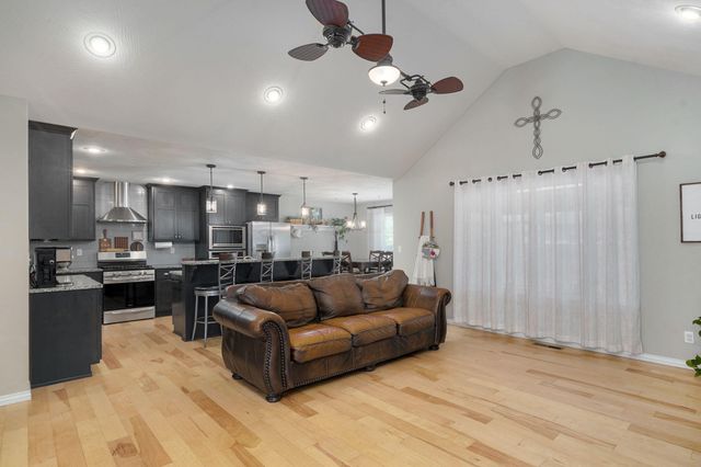 1309 S Appomattox Avenue, Republic, MO 65738