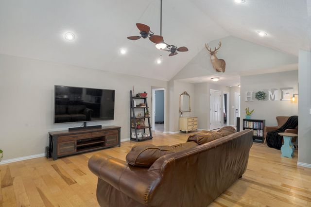 1309 S Appomattox Avenue, Republic, MO 65738