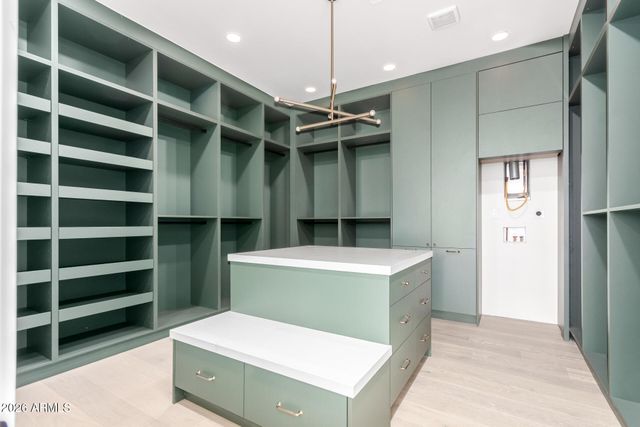 7053 E DREYFUS Avenue, Scottsdale, AZ 85254