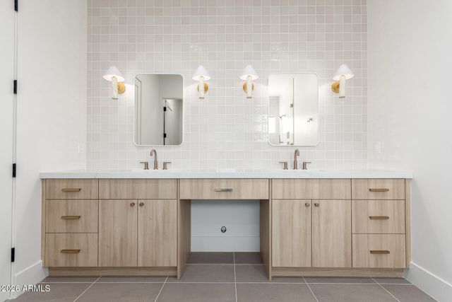 7053 E DREYFUS Avenue, Scottsdale, AZ 85254