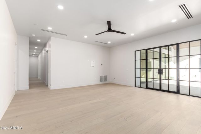 7053 E DREYFUS Avenue, Scottsdale, AZ 85254