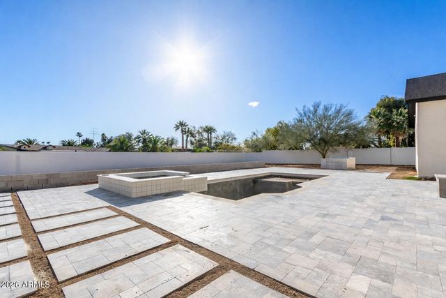 7053 E DREYFUS Avenue, Scottsdale, AZ 85254