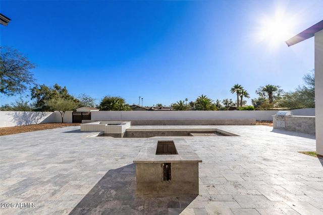 7053 E DREYFUS Avenue, Scottsdale, AZ 85254