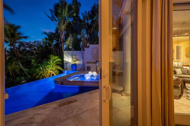 1394 HARBOR DRIVE, Sarasota, FL 34239