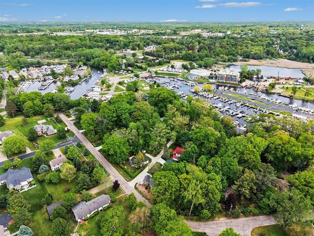 434 Beech Street, South Haven, MI 49090