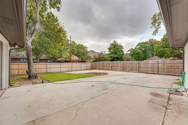 8720 Woodstream Drive, Frisco, TX 75034