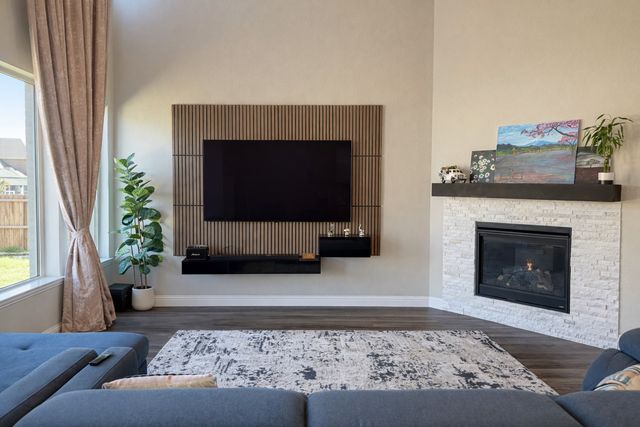 2136 W Chapman Lane, Little Elm, TX 75068