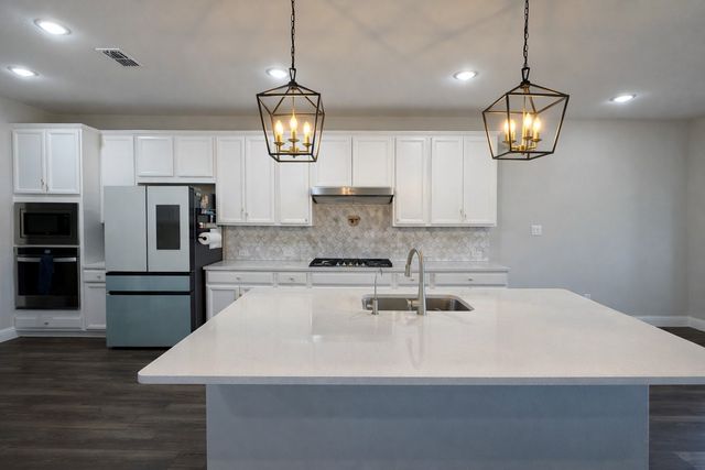 2136 W Chapman Lane, Little Elm, TX 75068