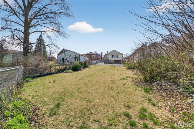 1719 Veronica Avenue, St Louis, MO 63147