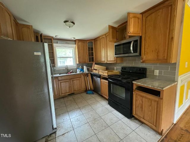 8535 Us-301 Highway S, Four Oaks, NC 27524