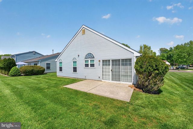 732 CASCADE DR N, Mount Laurel, NJ 08054
