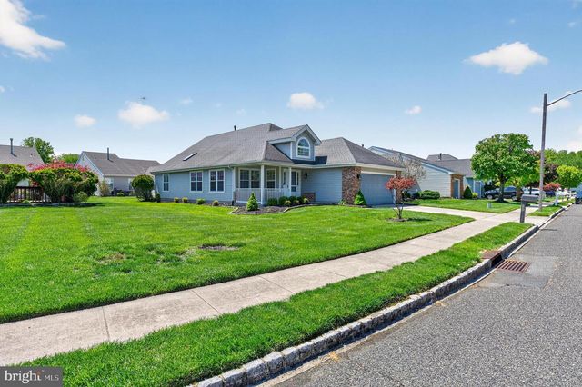 732 CASCADE DR N, Mount Laurel, NJ 08054