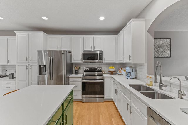 13892 52nd Avenue N, Plymouth, MN 55446