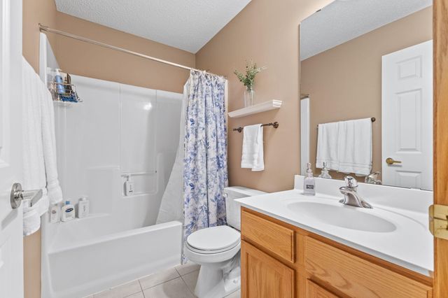 13892 52nd Avenue N, Plymouth, MN 55446